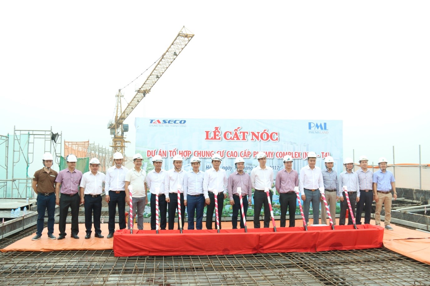Phu My Complex luxury apartment complex topped out ahead of schedule