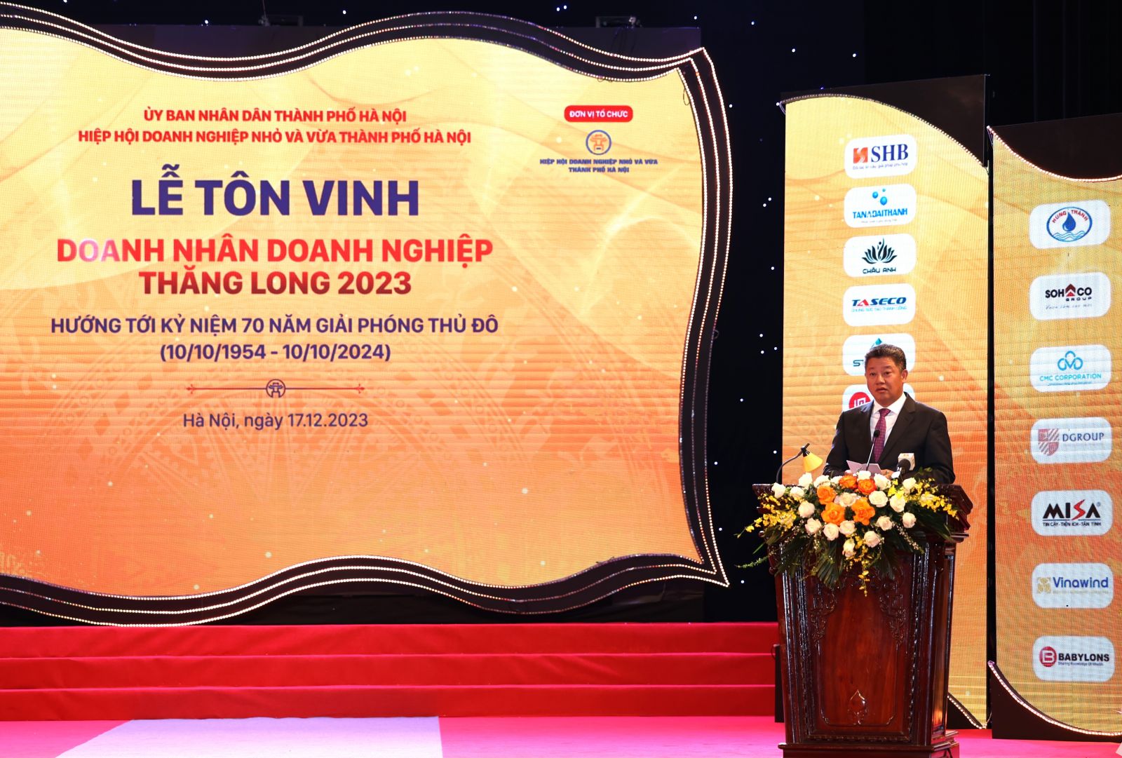 Taseco Group is honored to receive the emulation flag of Hanoi City People's Committee